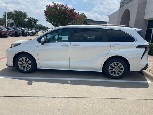 2023 Toyota Sienna XLE 7 Passenger