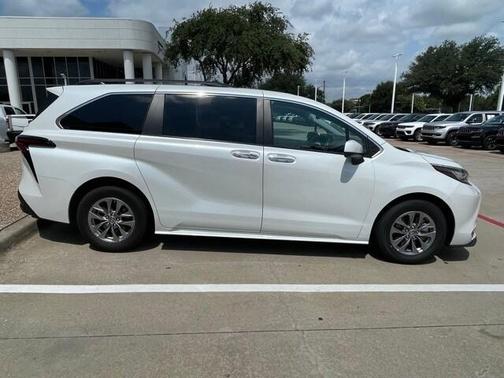 2023 Toyota Sienna XLE 7 Passenger