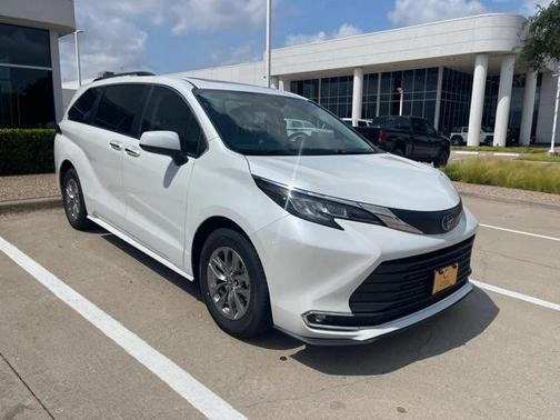 2023 Toyota Sienna XLE 7 Passenger