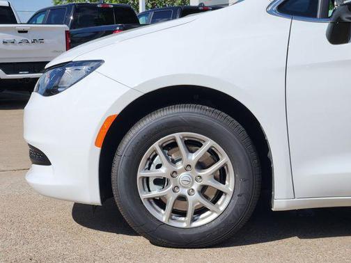 Bright White Clearcoat 2026 Chrysler Voyager LX