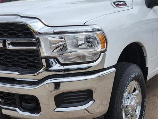 2023 RAM 3500 Tradesman Crew Cab 4x4 8' Box