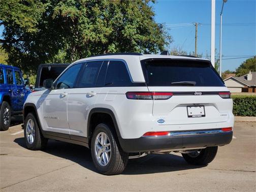 2025 Jeep Grand Cherokee Laredo