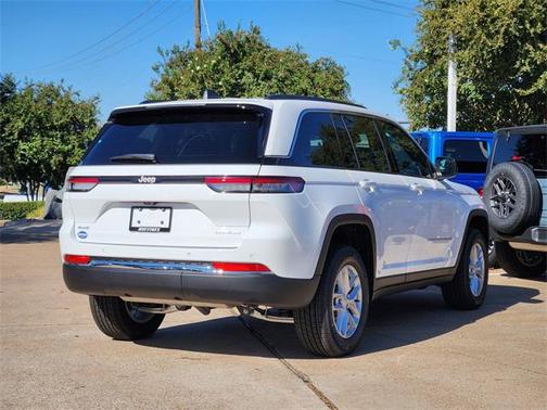 2025 Jeep Grand Cherokee Laredo