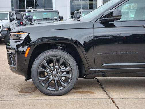 Diamond Black Crystal Pearlcoat 2026 Jeep Grand Cherokee Limited