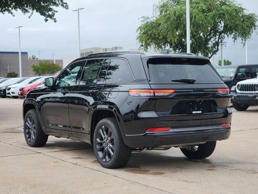 Diamond Black Crystal Pearlcoat 2026 Jeep Grand Cherokee Limited