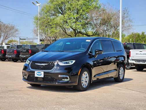 Diamond Black Crystal Pearlcoat 2026 Chrysler Pacifica L