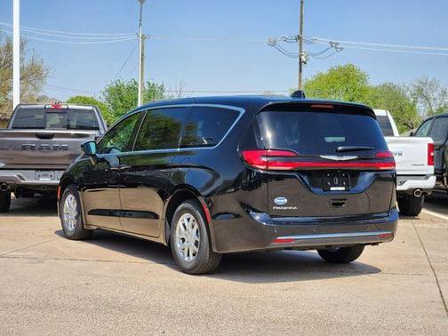 Diamond Black Crystal Pearlcoat 2026 Chrysler Pacifica L