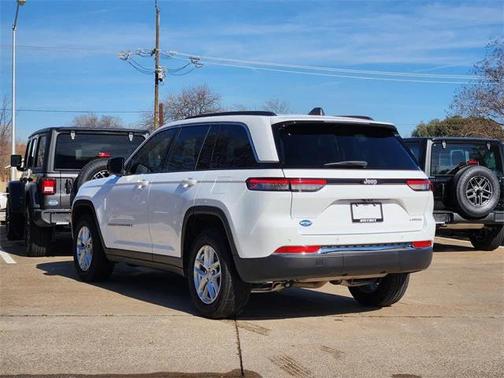 2025 Jeep Grand Cherokee Laredo