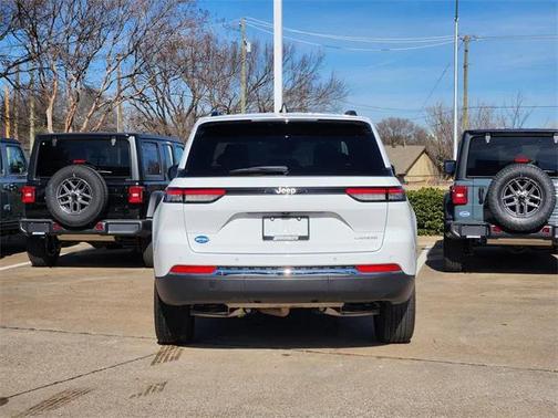 2025 Jeep Grand Cherokee Laredo