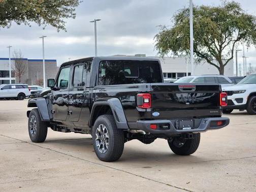 2026 Jeep Gladiator Sahara 4x4