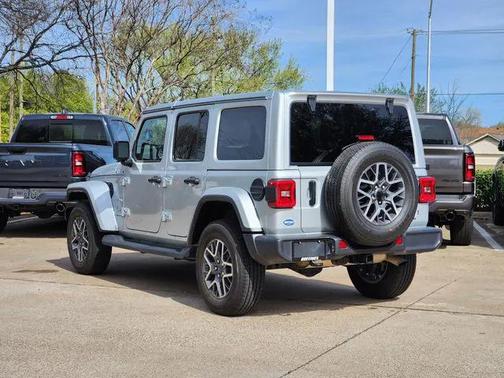 2024 Jeep Wrangler 4-Door Sahara 4x4