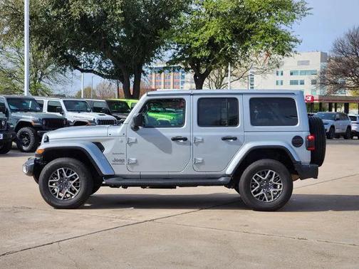 2024 Jeep Wrangler 4-Door Sahara 4x4