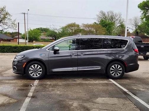 2023 Chrysler Pacifica Hybrid Limited