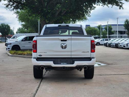 Ivory White Tri-Coat Pearlcoat 2023 RAM 1500 Limited