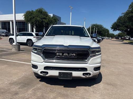 Ivory White Tri-Coat Pearlcoat 2023 RAM 1500 Limited