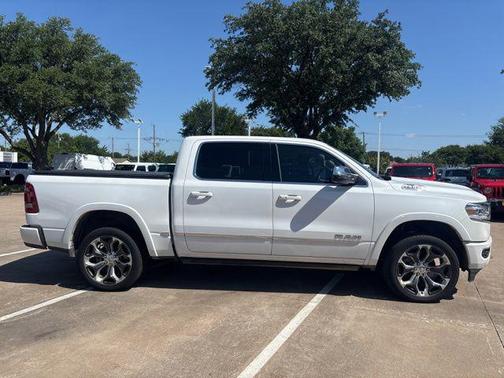 Ivory White Tri-Coat Pearlcoat 2023 RAM 1500 Limited