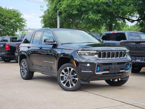 Diamond Black Crystal Pearlcoat 2023 Jeep Grand Cherokee 4xe Overland