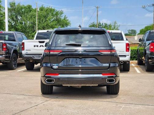 Diamond Black Crystal Pearlcoat 2023 Jeep Grand Cherokee 4xe Overland