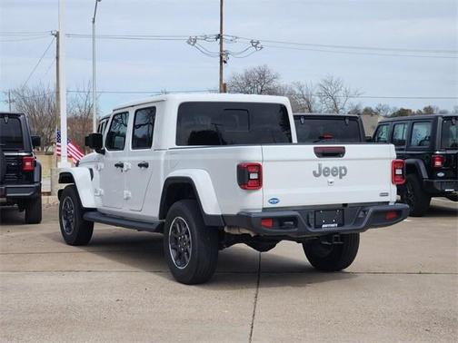 2022 Jeep Gladiator Overland