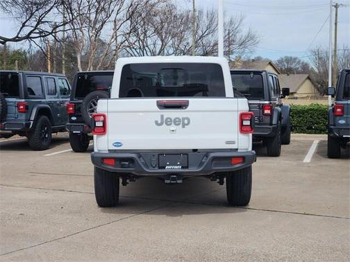 2022 Jeep Gladiator Overland