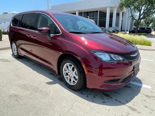 2023 Chrysler Voyager LX
