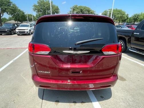 2023 Chrysler Voyager LX