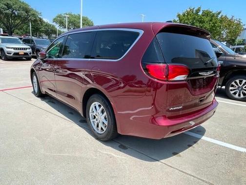 2023 Chrysler Voyager LX
