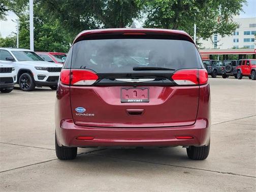 2023 Chrysler Voyager LX