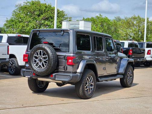 Granite Crystal Metallic Clearcoat 2026 Jeep Wrangler 4-Door Sahara 4x4