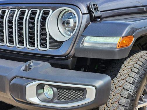 Granite Crystal Metallic Clearcoat 2026 Jeep Wrangler 4-Door Sahara 4x4