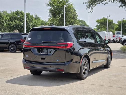 2025 Chrysler Pacifica Hybrid Premium S Appearance Pkg