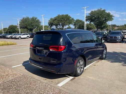 2017 Chrysler Pacifica Hybrid Platinum
