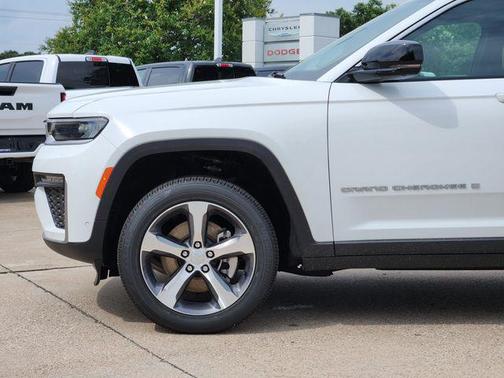 Bright White Clearcoat 2026 Jeep Grand Cherokee L Limited