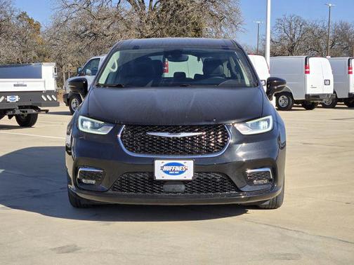 Brilliant Black Crystal Pearlcoat 2024 Chrysler Pacifica Hybrid Select