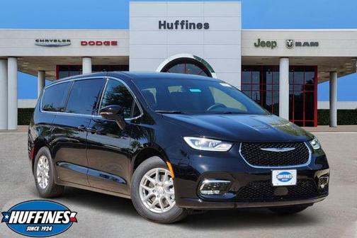 Diamond Black Crystal Pearlcoat 2026 Chrysler Pacifica L