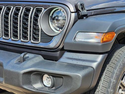 Granite Crystal Metallic Clearcoat 2026 Jeep Wrangler Sport S