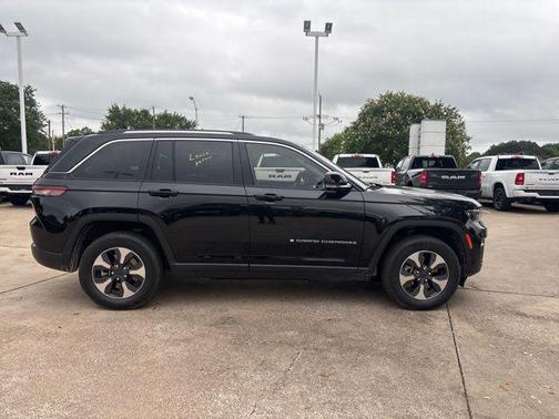 Diamond Black Crystal Pearlcoat 2022 Jeep Grand Cherokee 4xe Base