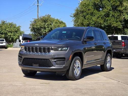 Baltic Gray Metallic Clearcoat 2026 Jeep Grand Cherokee Laredo