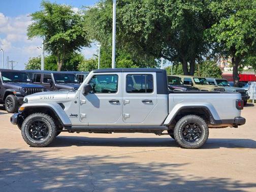 Silver Zynith Clearcoat 2022 Jeep Gladiator Sport
