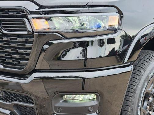 Diamond Black Crystal Pearlcoat 2026 RAM 1500 Lone Star