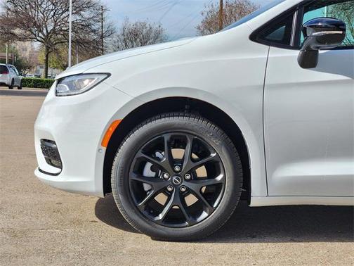 2026 Chrysler Pacifica L