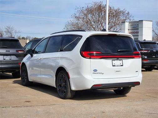 2026 Chrysler Pacifica L