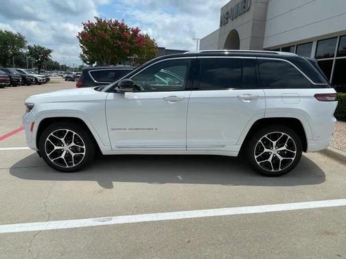 2022 Jeep Grand Cherokee Summit
