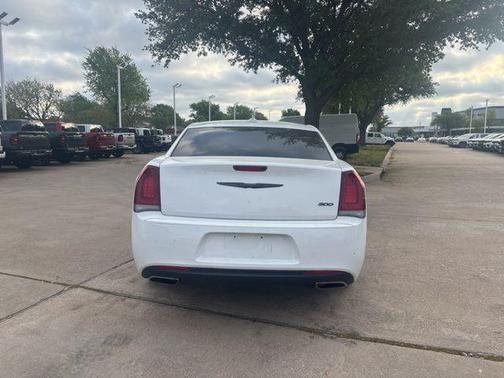 Bright White Clearcoat 2020 Chrysler 300 Touring