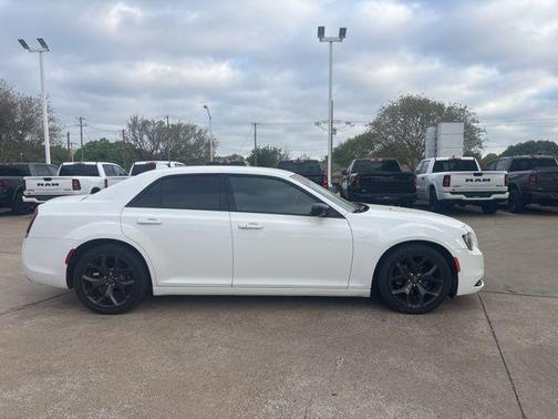 Bright White Clearcoat 2020 Chrysler 300 Touring