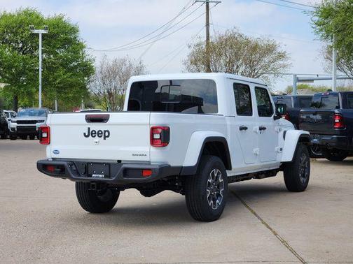 Bright White Clearcoat 2026 Jeep Gladiator Sahara 4x4