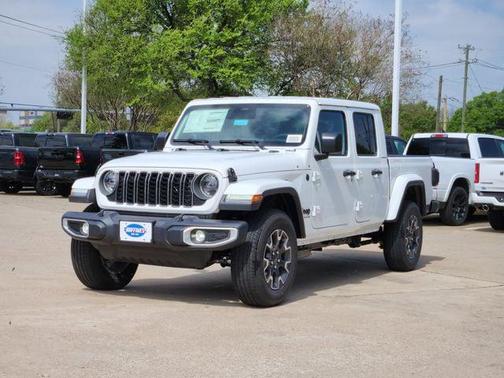 Bright White Clearcoat 2026 Jeep Gladiator Sahara 4x4