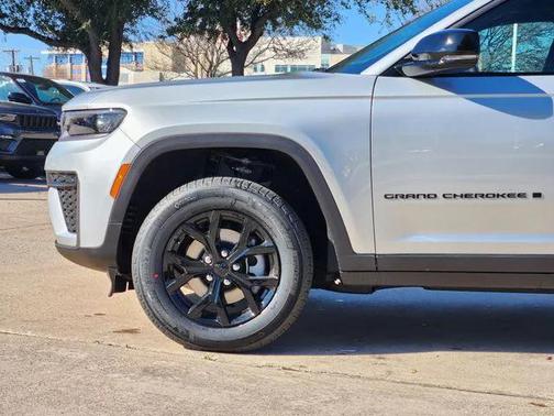 2026 Jeep Grand Cherokee Altitude