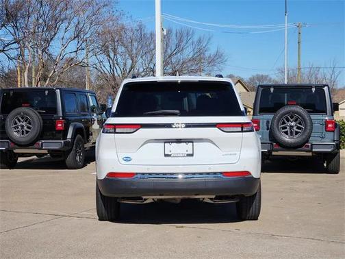 2025 Jeep Grand Cherokee Laredo