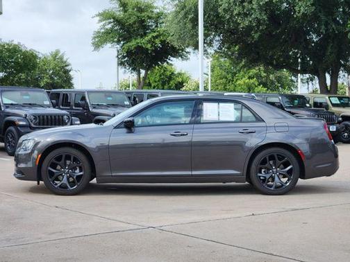 Granite Crystal Metallic Clearcoat 2023 Chrysler 300 Touring